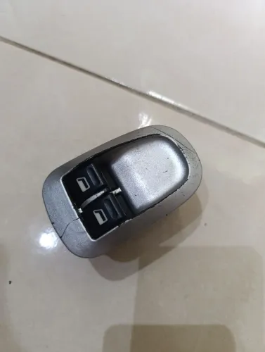 Botão de Vidro Elétrico - Peugeot 207