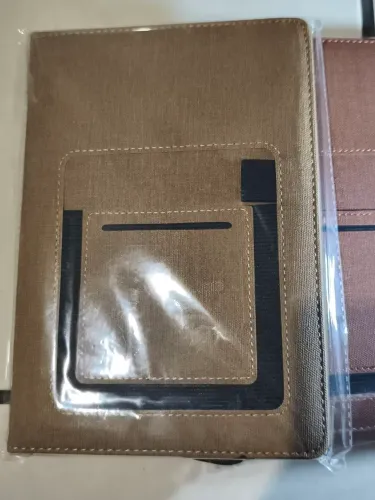 Agenda/Caderno  com papéis amarelos