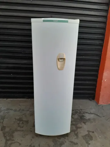 Geladeira Cônsul com dispenser de água
