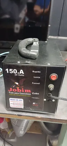 Carregador de bateria para caminhão 150 amperes 24 volts.