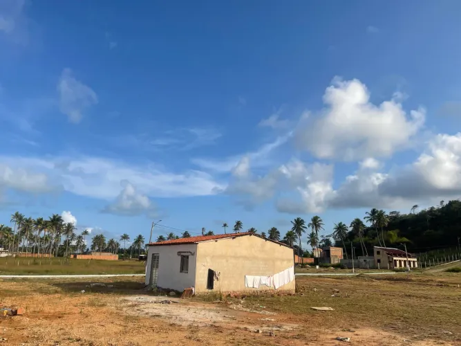 Casa pronta com cerâmica - repasse de terreno lotear