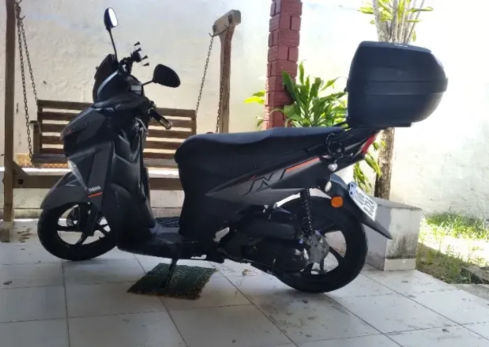Yamaha Neo  - muito econômica. Excelente p o dia a dia. 