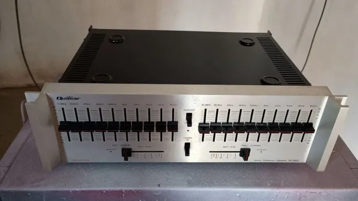Equalizador Quasar QE 9900 muito conservado e funcionando normalmente