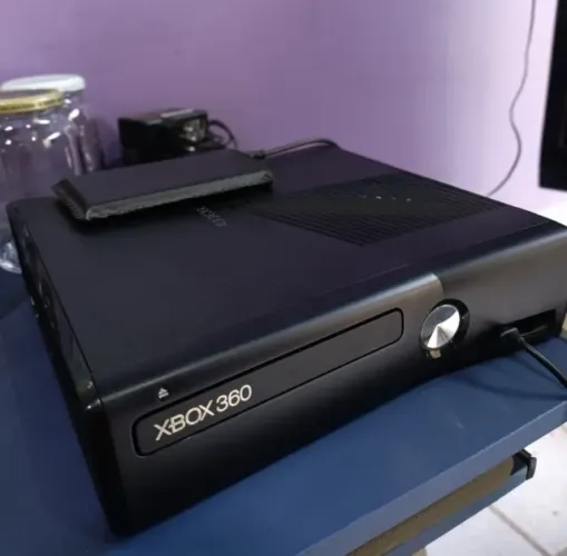 Xbox 360 Slim 4GB Standard LT3