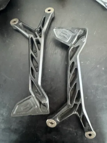 Apoio de pé Traseiro Tiger Sport 660 original
