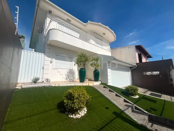 Casa de 349m² com 3 suítes no bairro Balneário