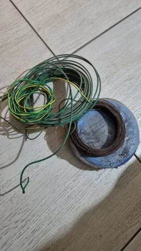 Rolo de fio para luz