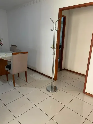 cabideiro de piso