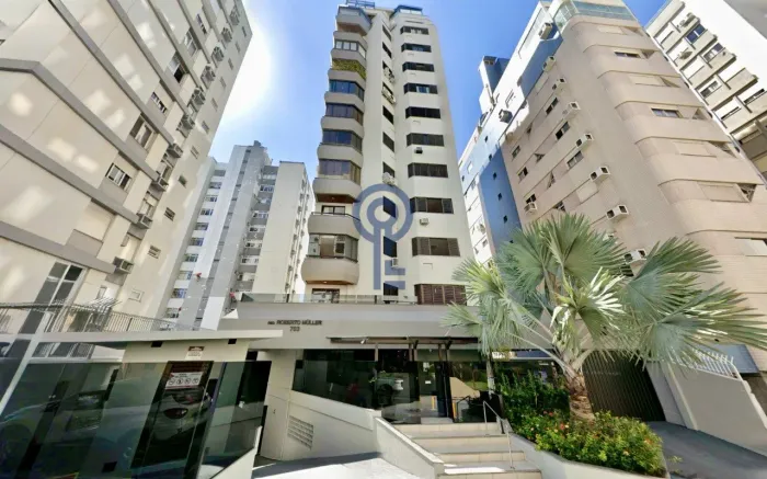 Apartamento com 3 dormitórios no Centro