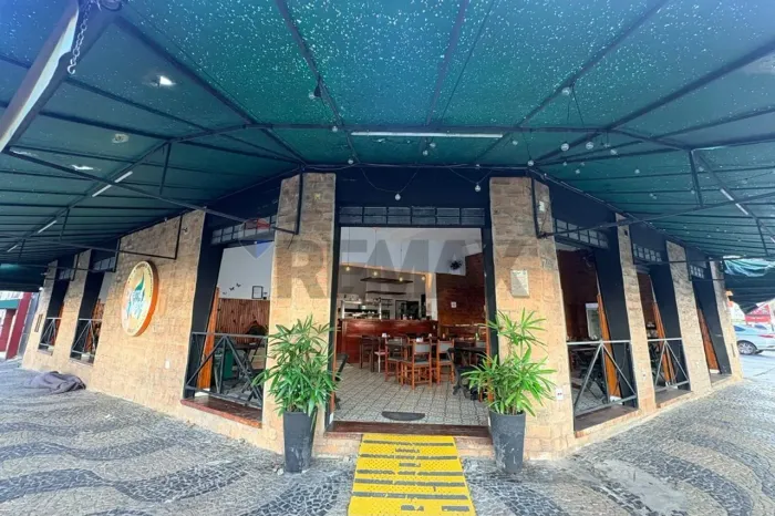 Casa comercial a venda na Avenida Brasil, Vila Itapura