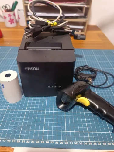 Impressora a laser e leitor de código de barras