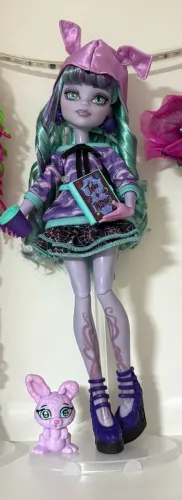 Boneca twyla g3 monster high completa - ver descrição 