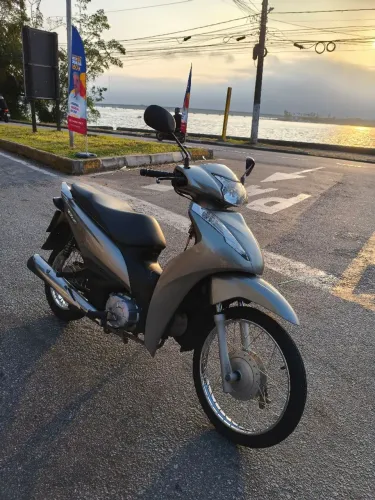 Honda Biz 110i 2023 - Econômica e pronta para uso
