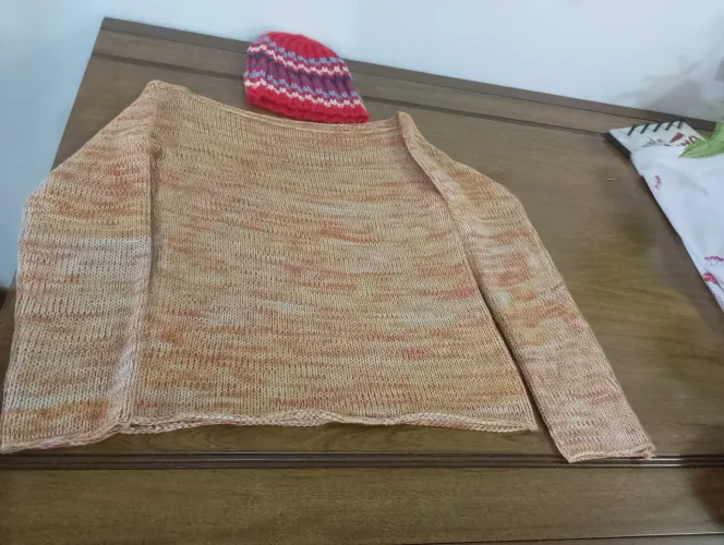 MALHA DE TRICÔ E GORRO SEM USO