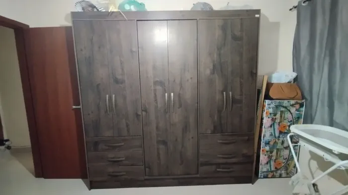 Guarda-roupa grande