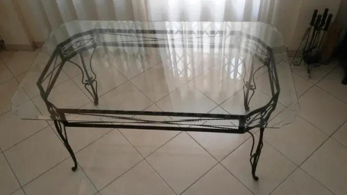 Mesa de jantar em vidro bisotê