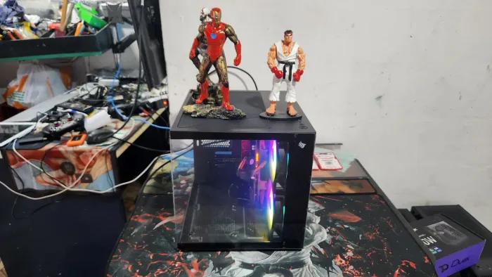 PC Gamer Ryzen 5 2400G (3.9GHz Turbo) 8GB SSD NVme 256GB Placa de Vídeo Vega 11 2GB