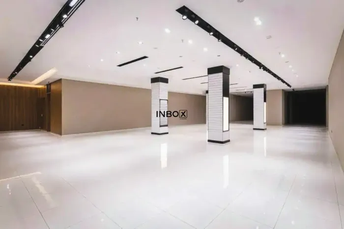INBOX ALUGA | Amplo ponto comercial com 600m² na Rua dos Andradas, Centro Histórico