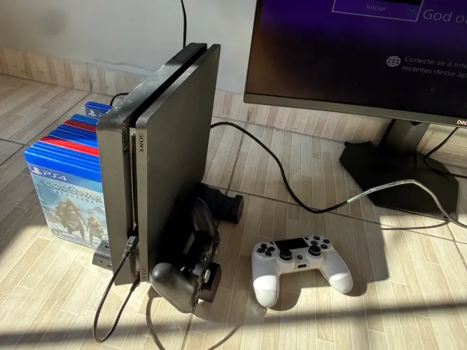 Playstation 4 Slim, 1TB - Completo e jogo.