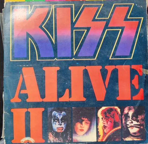 2LP's sendo 1 DUPLO do KISS- Alive 2 (Duplo) e Dressed to Kill