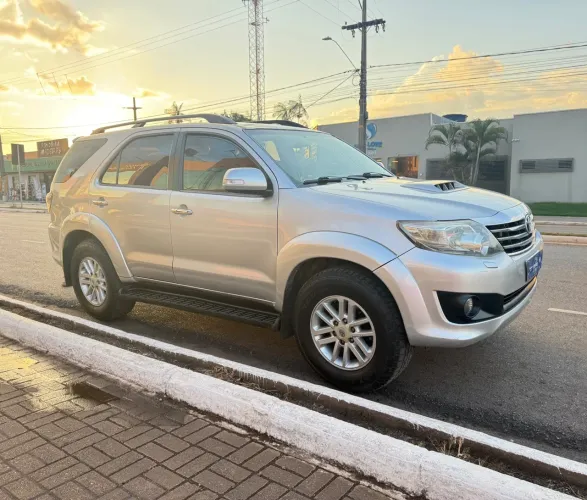 Toyota Hilux SW4 SRV D4-d 4X4 3.0 TDI Dies. AUT 2013
