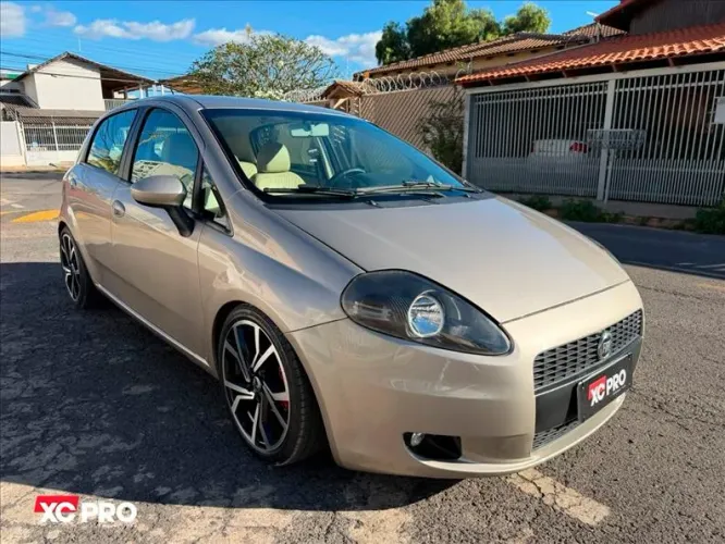 Fiat Punto Attractive 1.4 Fire Flex 8V 5P 2011