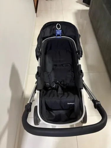 Vendo carrinho + bebê conforto 