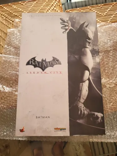 Hot Toys Batman Arkham