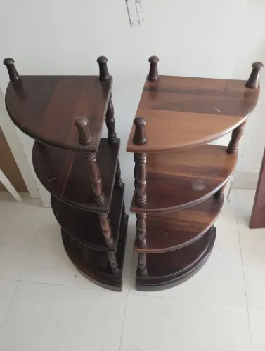 Prateleiras de canto retrô
