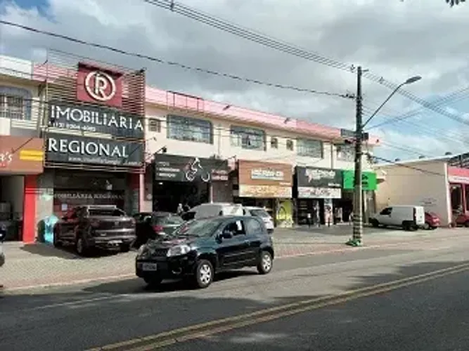 Salas comerciais em avenida no Jardim Satélite