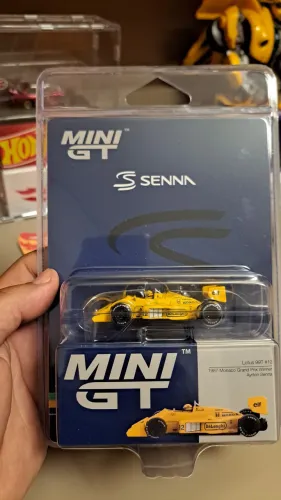 Miniatura MiniGT Senna escala 1:64