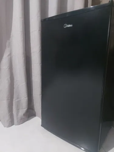Frigobar preto Midea seminário novo