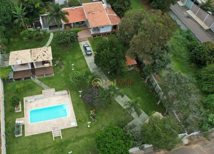 Chácara com 4 dormitórios à venda, 2000 m² por R$ 1.700.000 - Barreiro - Taubaté/SP