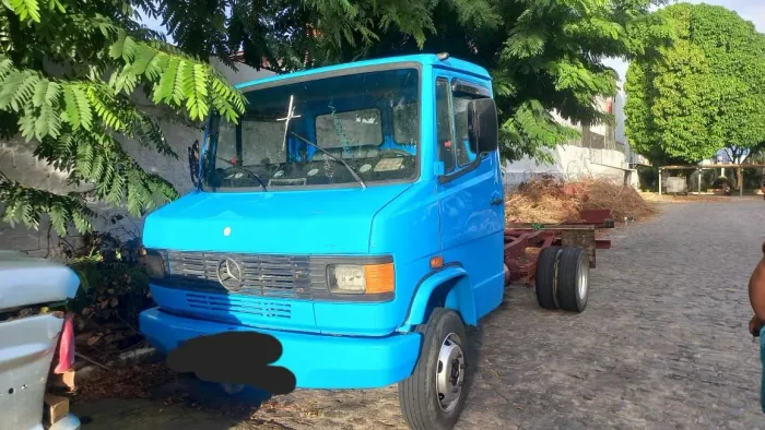 Vende-se caminhão Mercedez 709/ 1990