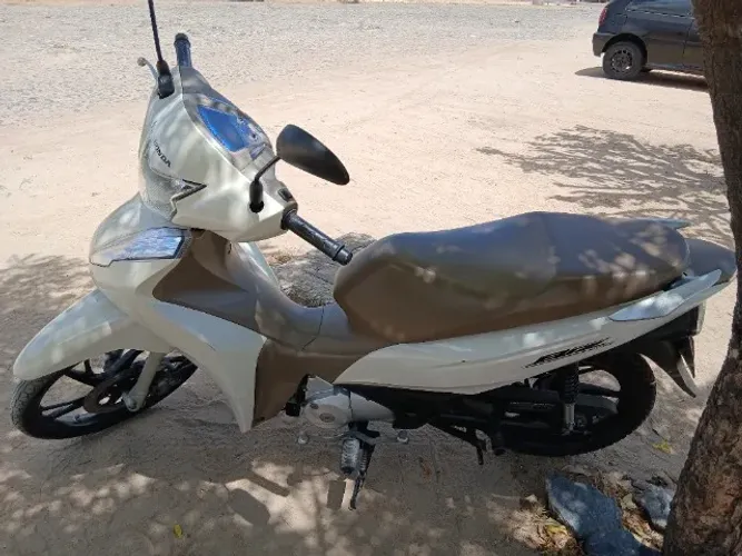 Vende-se Biz bem conservada.