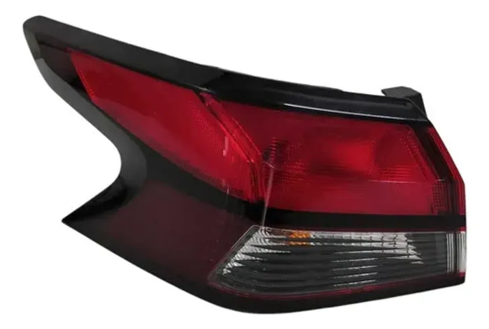 Lanterna Traseira Esquerda Nissan Versa 2022 Esquerdo/motorista Vermelho
