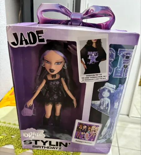 Boneca Bratz Jade Stylin Birthday Lacrada