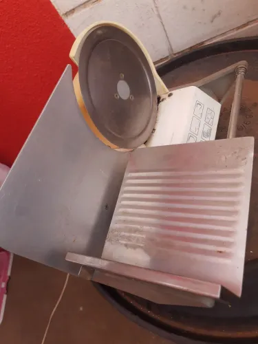 Máquina de cortar frios usado
