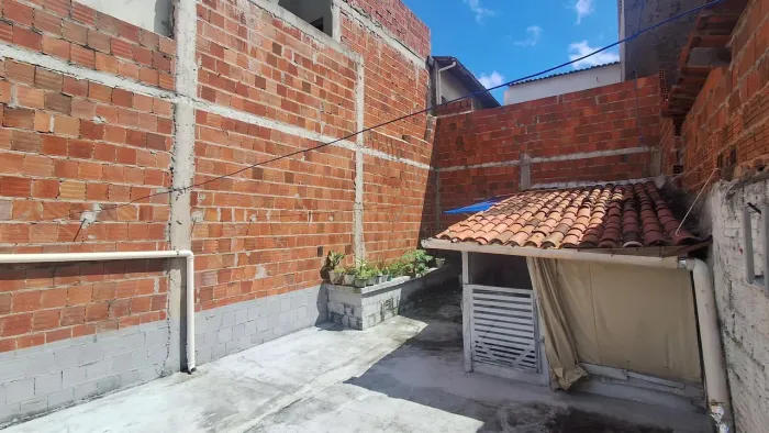 Casa em Duplex 04 QUARTOS Bairro Vila Peri