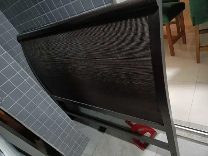 Cabeceira de cama em madeira maciça
