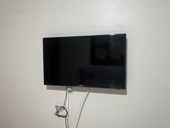 Tv monitor 28 polegadas novinha Samsung