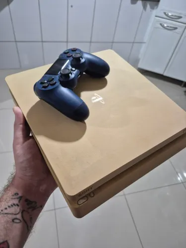 Ps4 Slim 1TB Desbloqueado com 2 Lojas Pronto Para Baixar Jogos Grátis