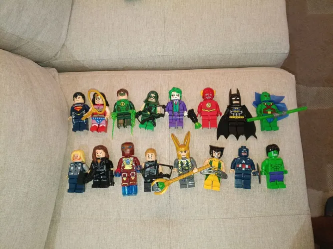 Conjunto de bonecos DC e Marvel Lego, 8cm (Aceito negociar o preço)