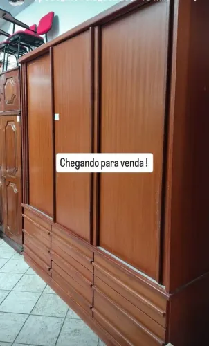 Guarda roupa Madeira maciça em bom estado. 