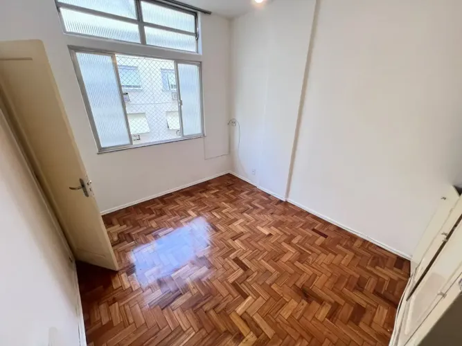 Excelente conjugado localizado na Rua Anita Garivaldi - Copacabana