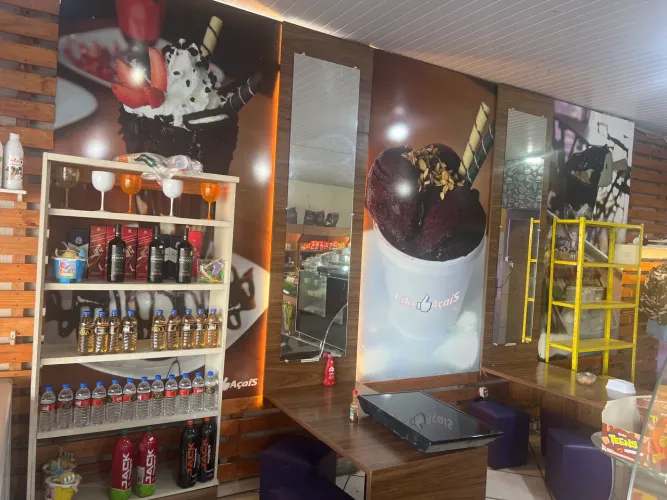 Painel sorveteria com espelho e led  mesa e Puff