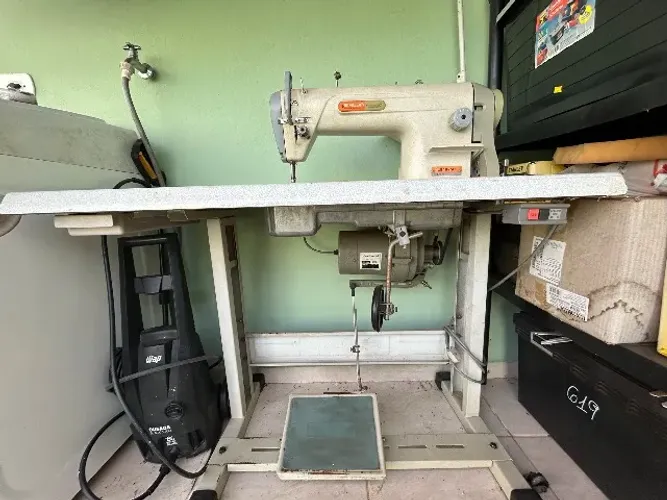 Máquina de Costura Reta Industrial 