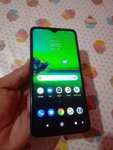 Vendo celular Moto G8 play 32 GB de memória.