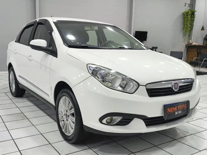 Fiat Siena Essence 1.6 Flex 16V 4P 2014