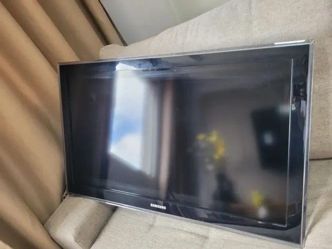 TV Samsung 40 pegadas semi nova